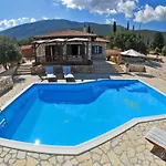빌라 Koutsoypia Stone House *