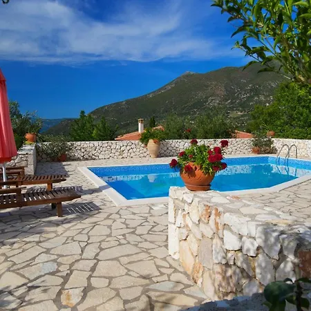 فيلة Koutsoypia Stone House