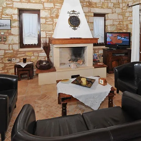 فيلة Koutsoypia Stone House