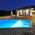 Koutsoypia Stone House *