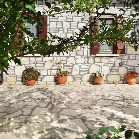 Koutsoypia Stone House サミ