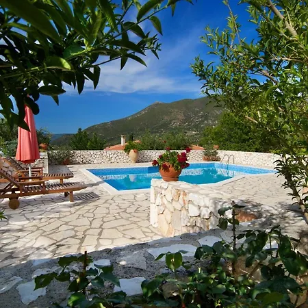 Koutsoypia Stone House *